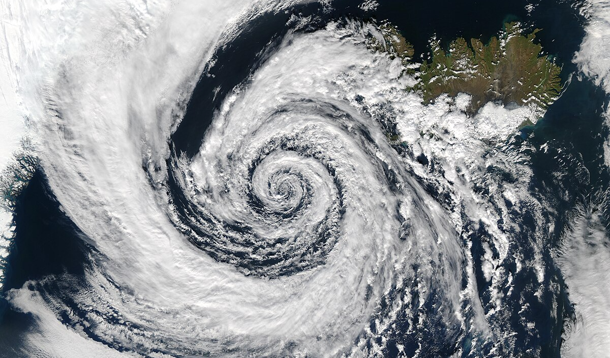 साइक्लोन डिटवा: तमिलनाडु, पुडुचेरी और आंध्र प्रदेश में अलर्ट, तूफान दक्षिण-पूर्वी चेन्नई के पास मँडरा रहा !