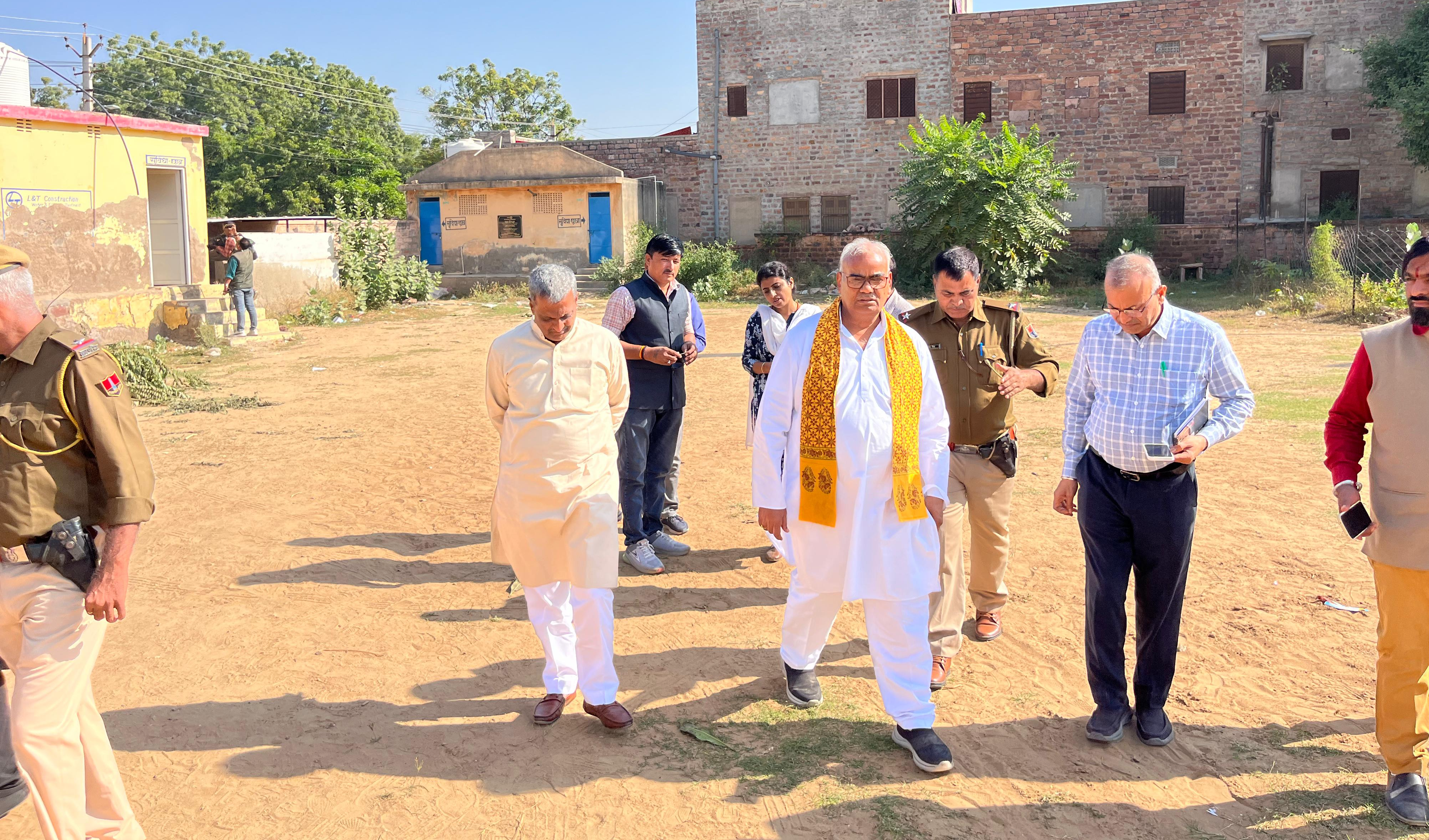 शिक्षा मंत्री का जोधपुर विद्यालयों का औचक निरिक्षण:  प्रार्थना गतिविधियों को देखा, शौचालयो में स्वच्छ्ता नहीं मिलने पर जताई नाराजगी